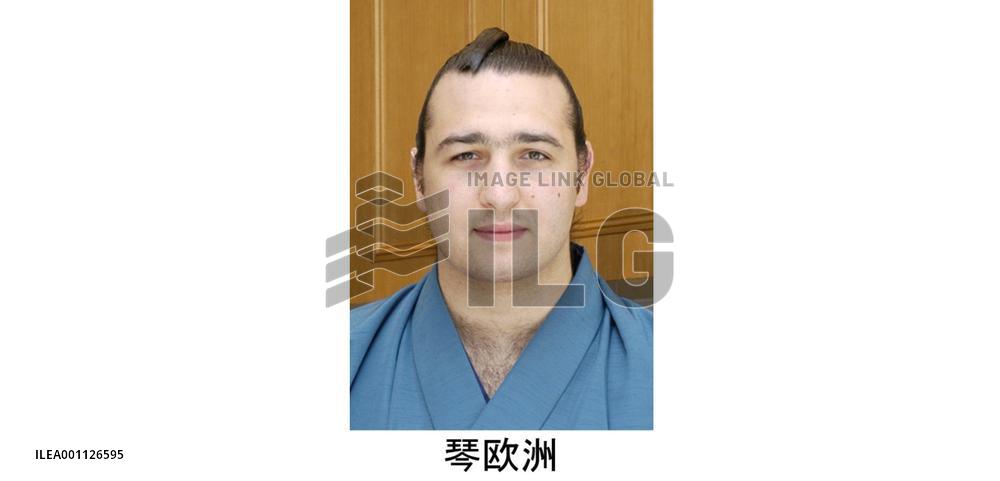 Injured ozeki Kotooshu drops out of spring sumo