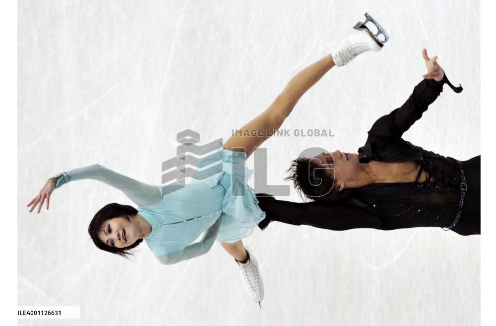 Kawaguchi pair in 3rd after short program at worlds