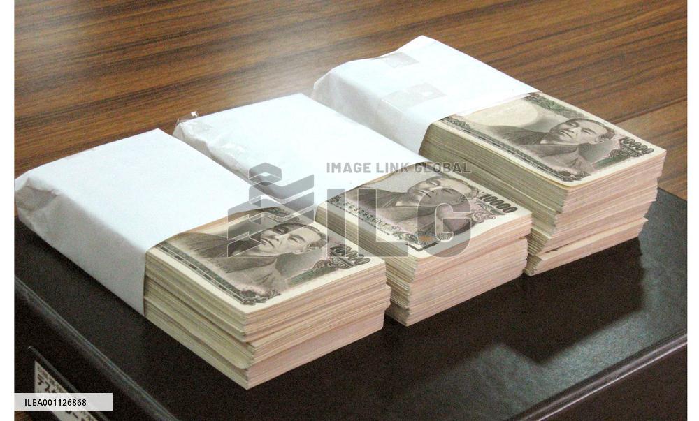 1,000 10,000-yen bills in cooking pot found in garbage depot