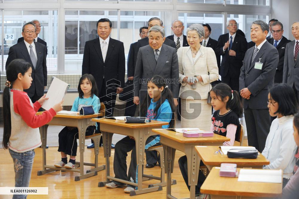 Emperor visits Japanese-Brazilian communities in Gunma Pref.