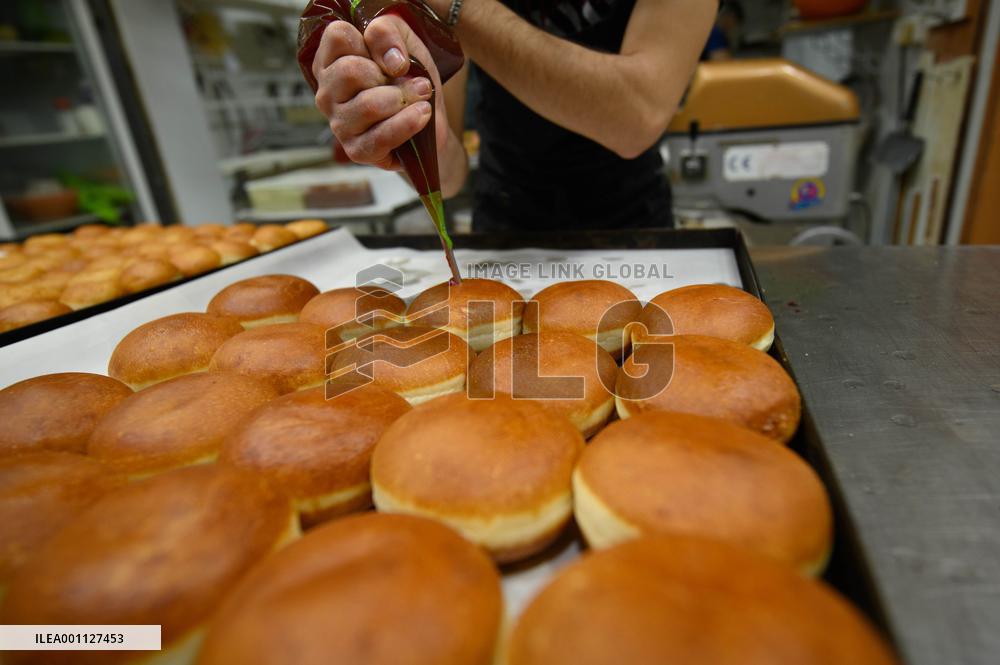 ISRAEL-KIRYAT SHMONA-HANUKKAH-DONUTS