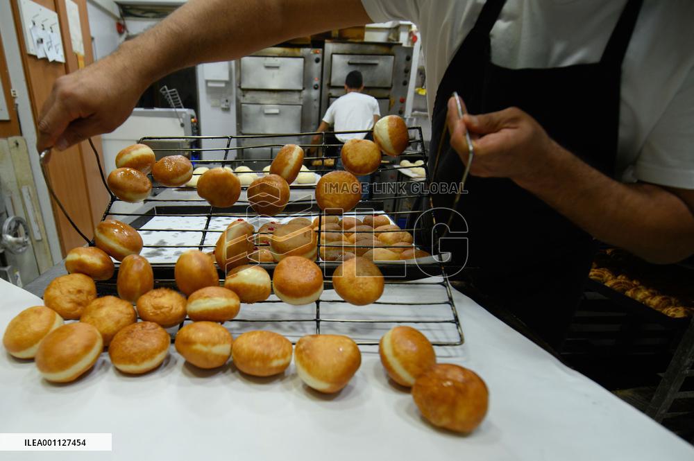 ISRAEL-KIRYAT SHMONA-HANUKKAH-DONUTS