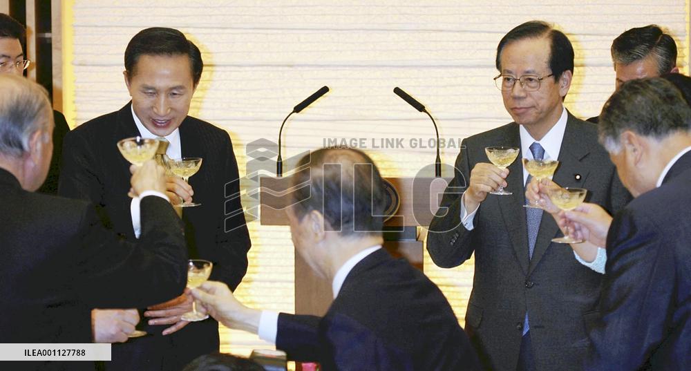 S. Korean Pres. Lee attends dinner in Tokyo