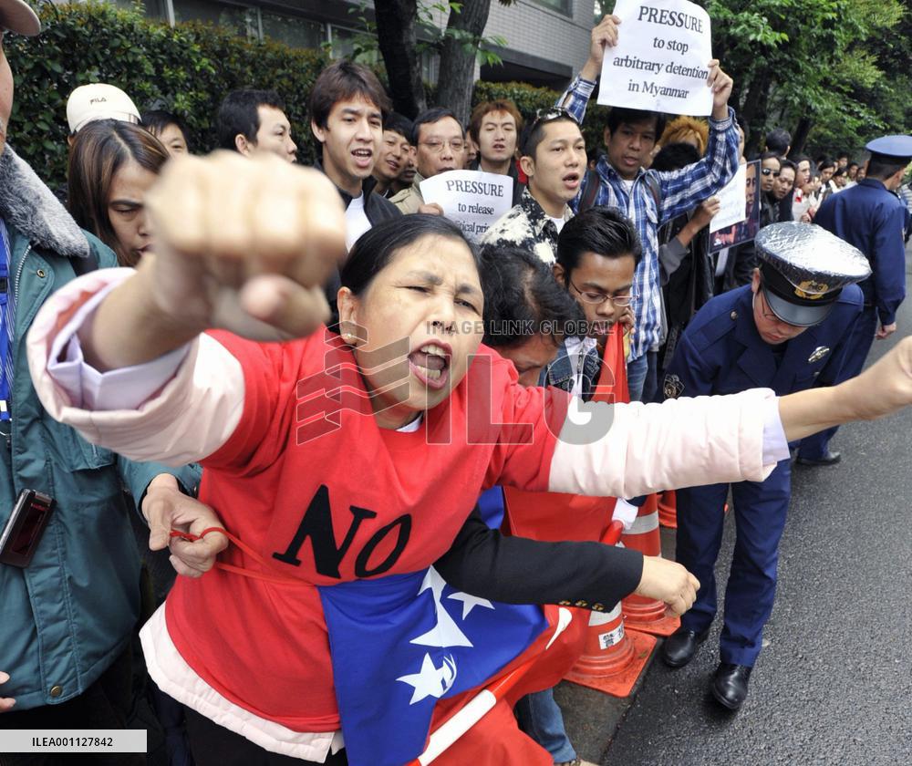 Myanmarese protest at Myanmar Embassy in Tokyo for 2nd day