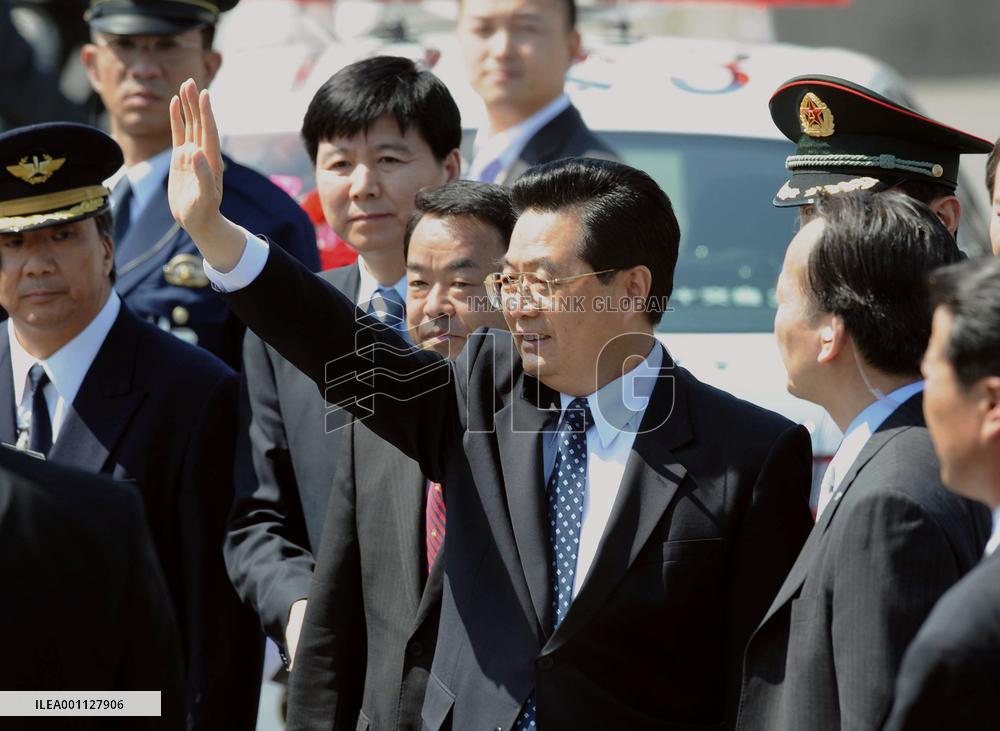 Hu arrives in Japan for 1st Chinese leader's visit in 10 years