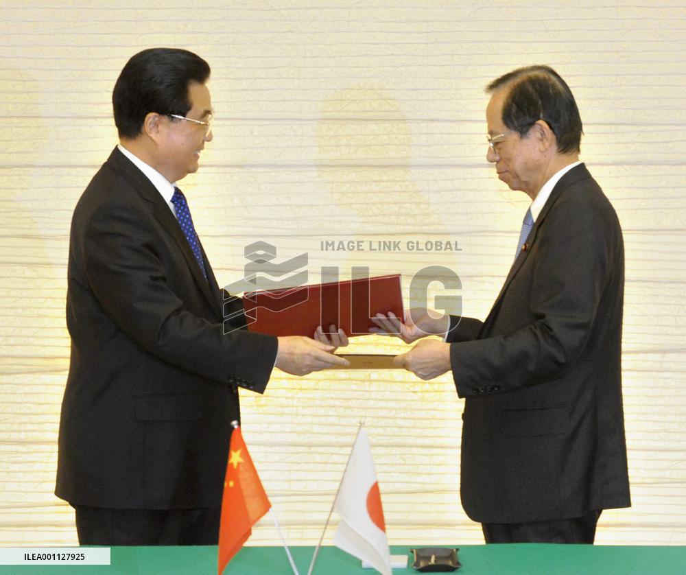 Japan, China confirm partnership, not threats to each other