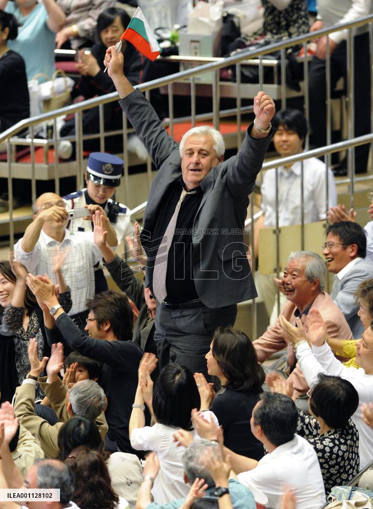 Sumo: Kotooshu becomes 1st European to win Emperor's Cup