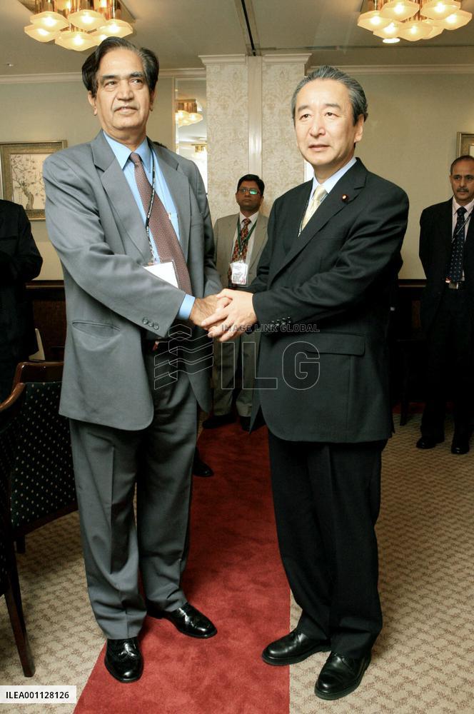 G-8 environment meeting -- Kinoshita meets Indian minister