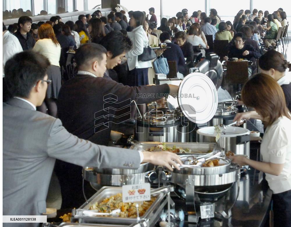 Dining halls for employees making comeback in Japanese companies