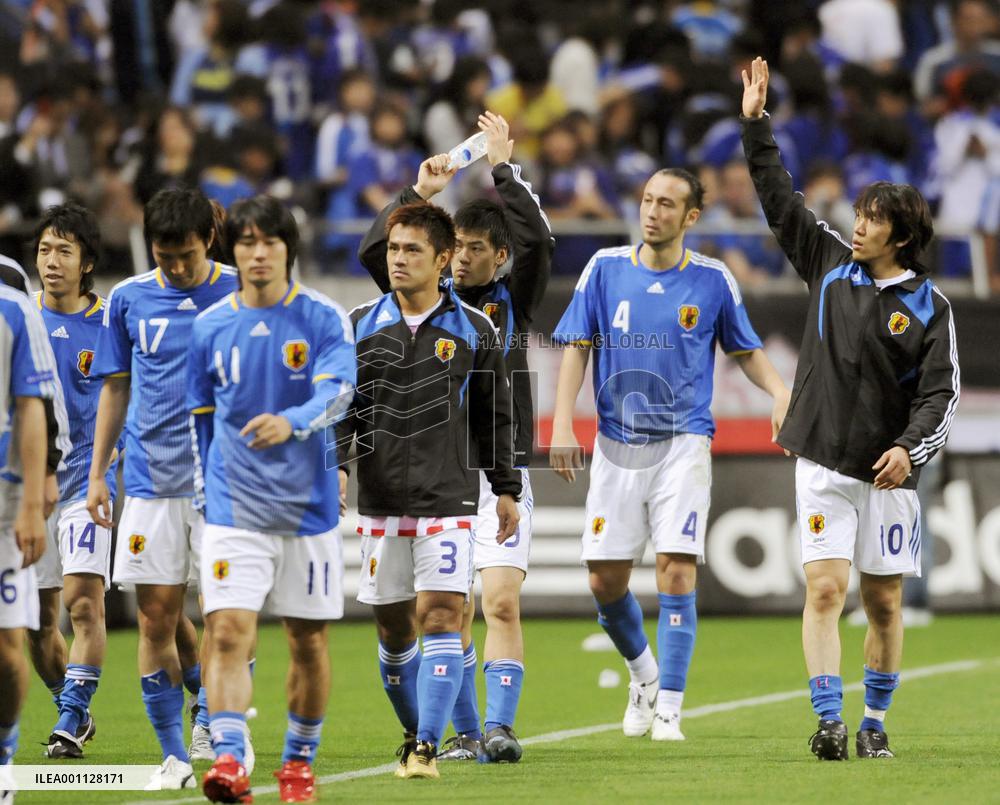 Japan hold Paraguay to win Kirin Cup