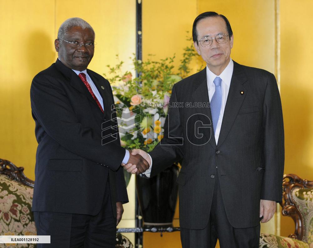Fukuda talks with Mozambique's President Guebuza