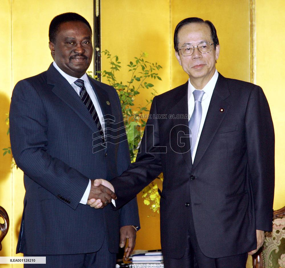 TICAD: Fukuda meets Angola Prime Minister Dias dos Santos