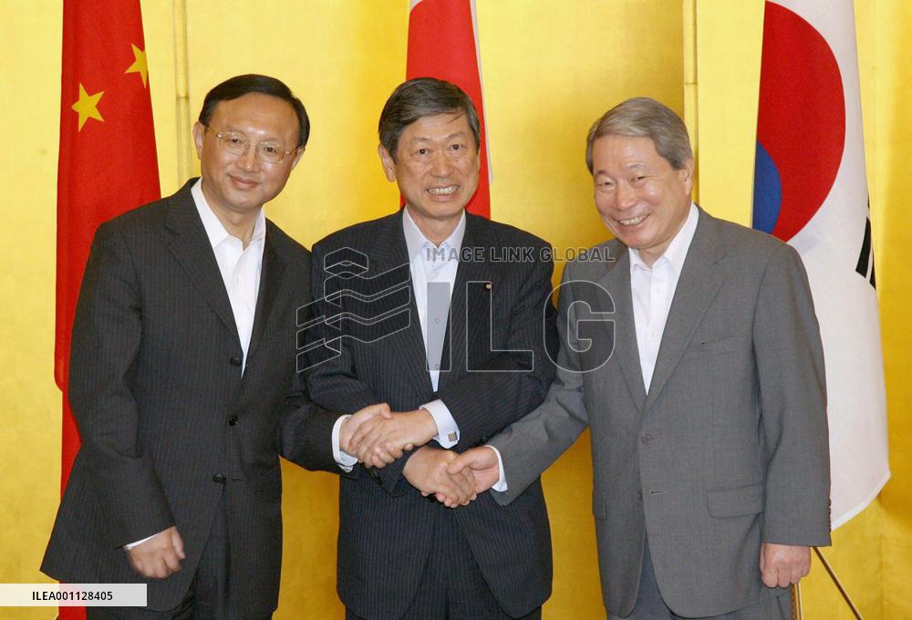 Japan, China, S. Korea strengthen ties, efforts on N. Korea