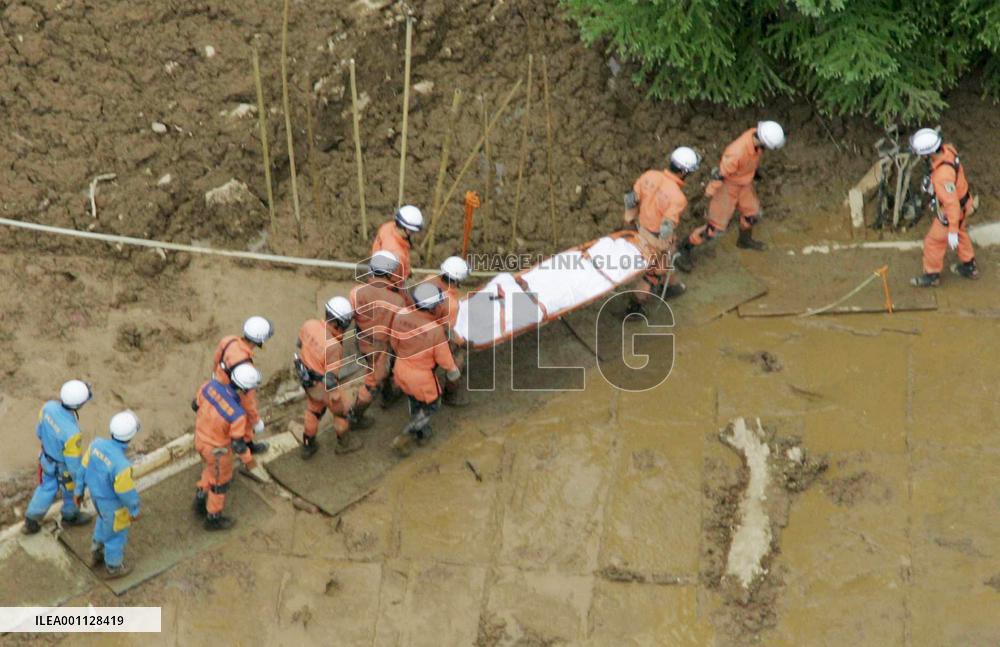 Japan quake death toll at 10 as body found in Miyagi inn debris