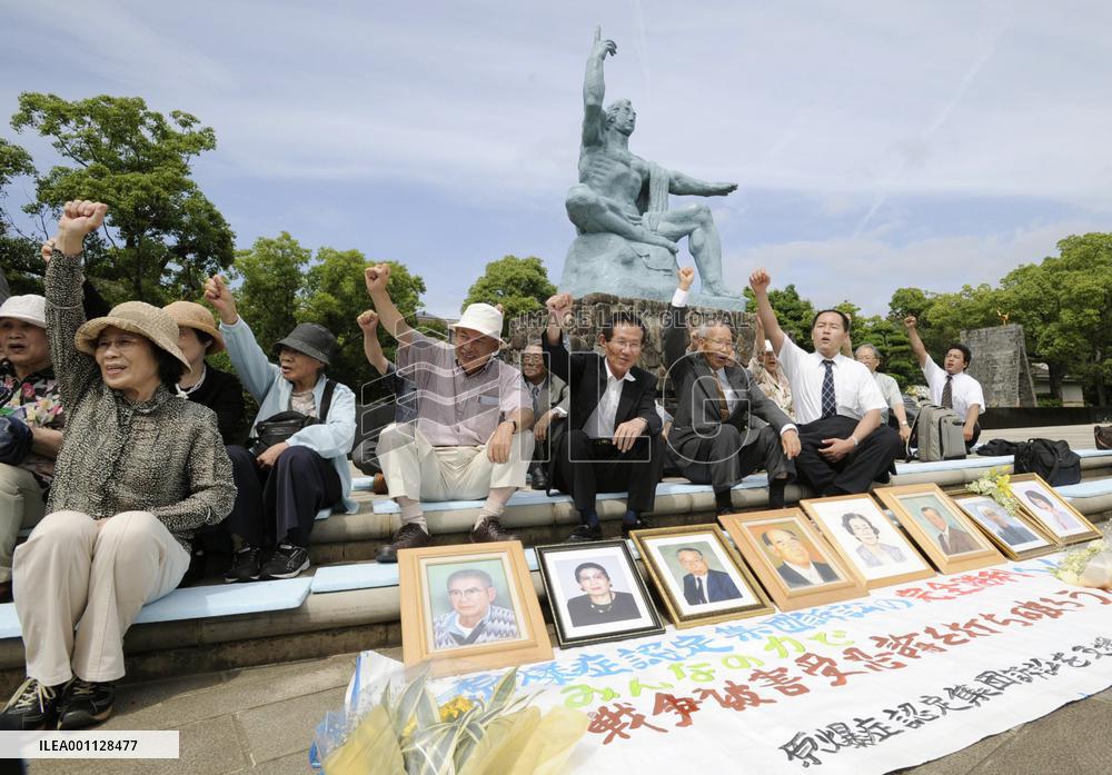 Nagasaki court recognizes 20 as A-bomb illness sufferers