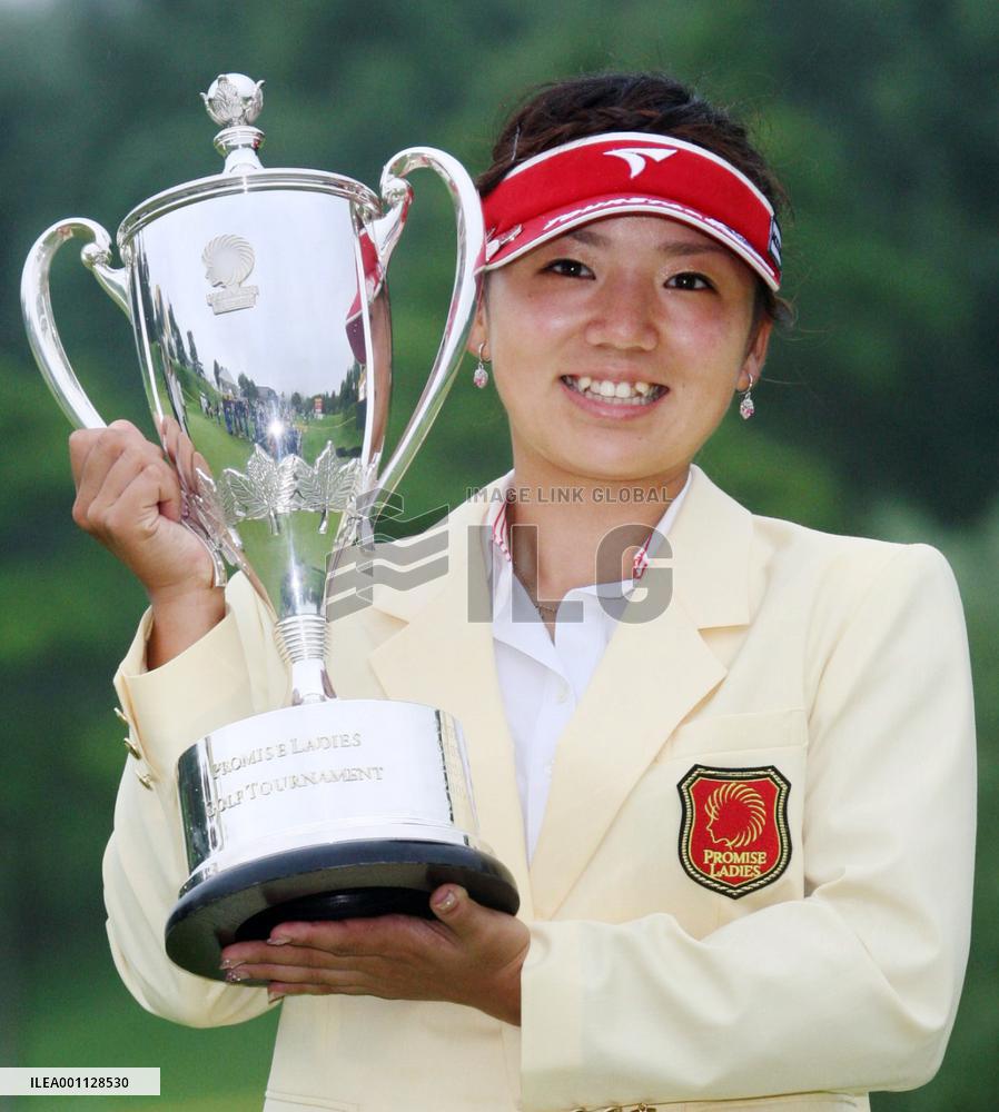 Golf: Arimura claims 1st career win at Promise Ladies