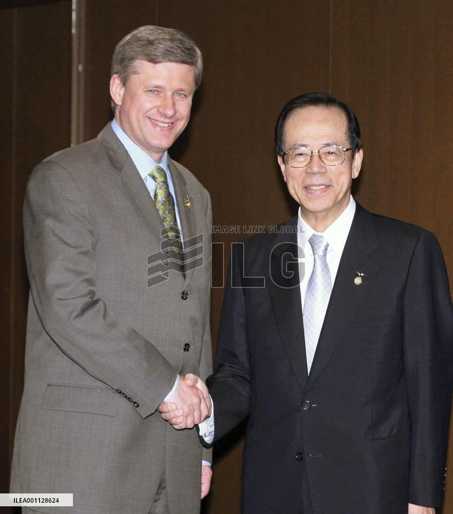 Canada's Harper holds talks with Fukuda