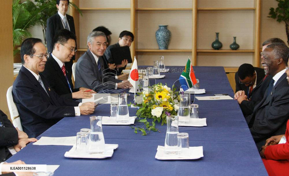 G-8 summit: Fukuda meets with South African President Mbeki