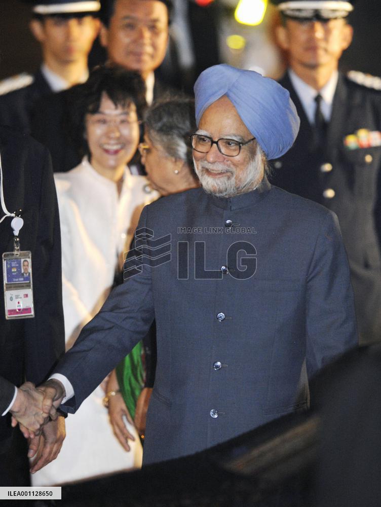 Indian premier arrives in Hokkaido for G-8 summit meeting