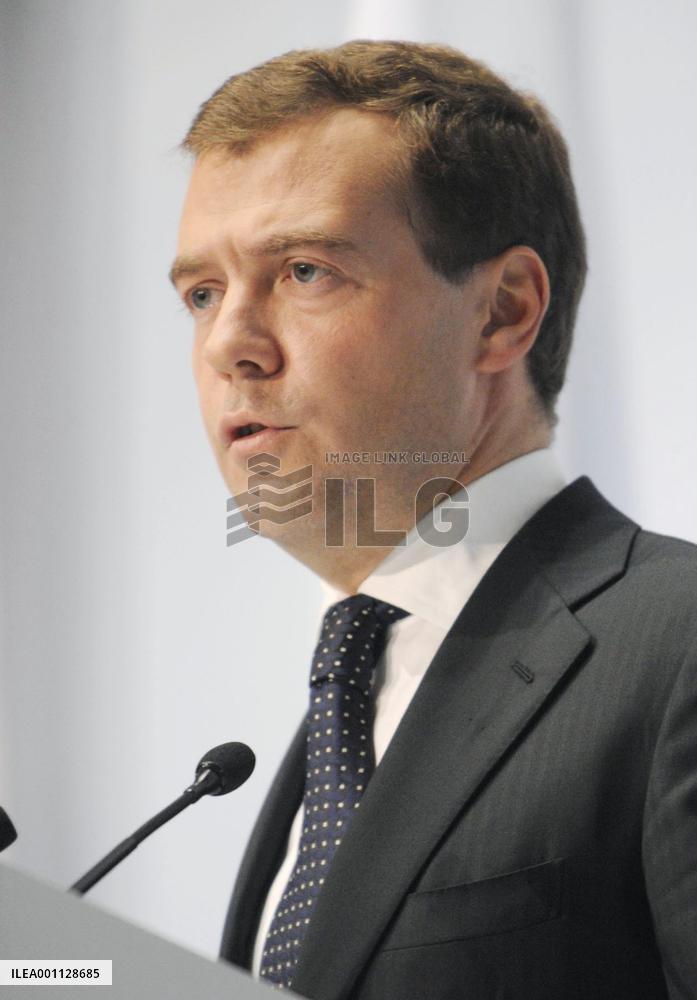 G-8 summit ends with key emitters' nod for 'deep' CO2 cuts