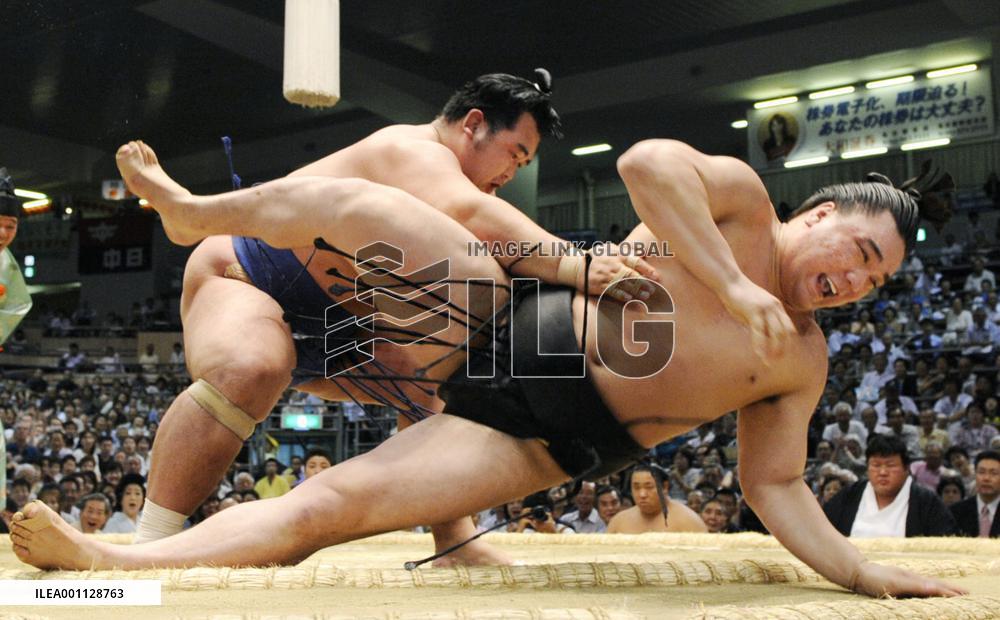 Mongolian sekiwake Ama suffers 1st loss at Nagoya sumo
