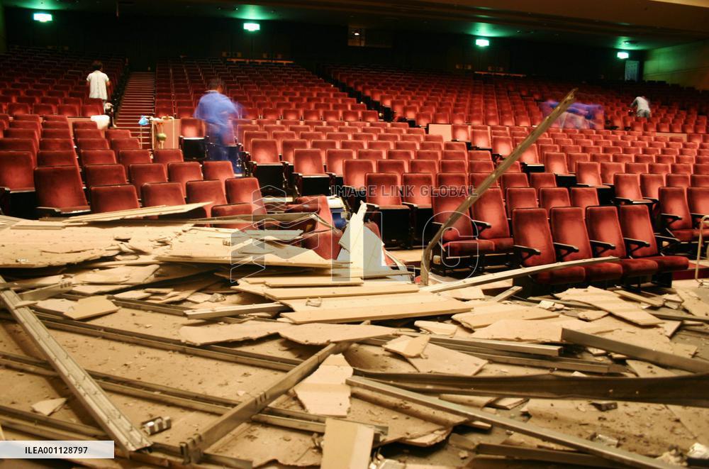 Strong quake hits northeastern Japan