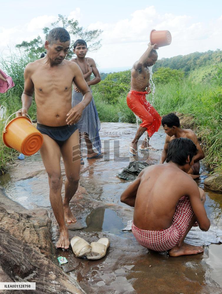 Cambodia troops in wait-and-see mode along border with Thailand