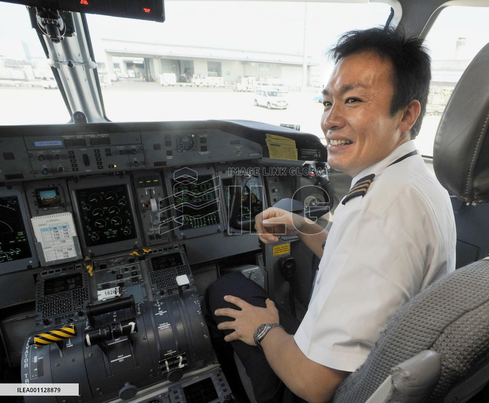 Former sumo wrestler pilots plane in his second career
