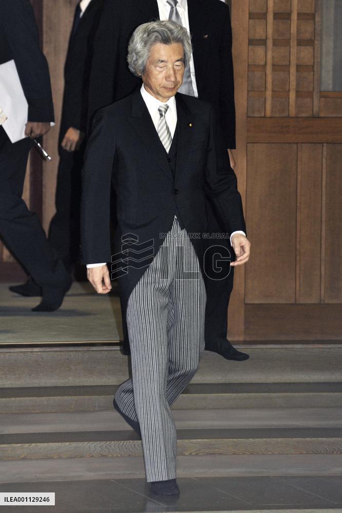 Former Prime Minister Koizumi visits Yasukuni Shrine