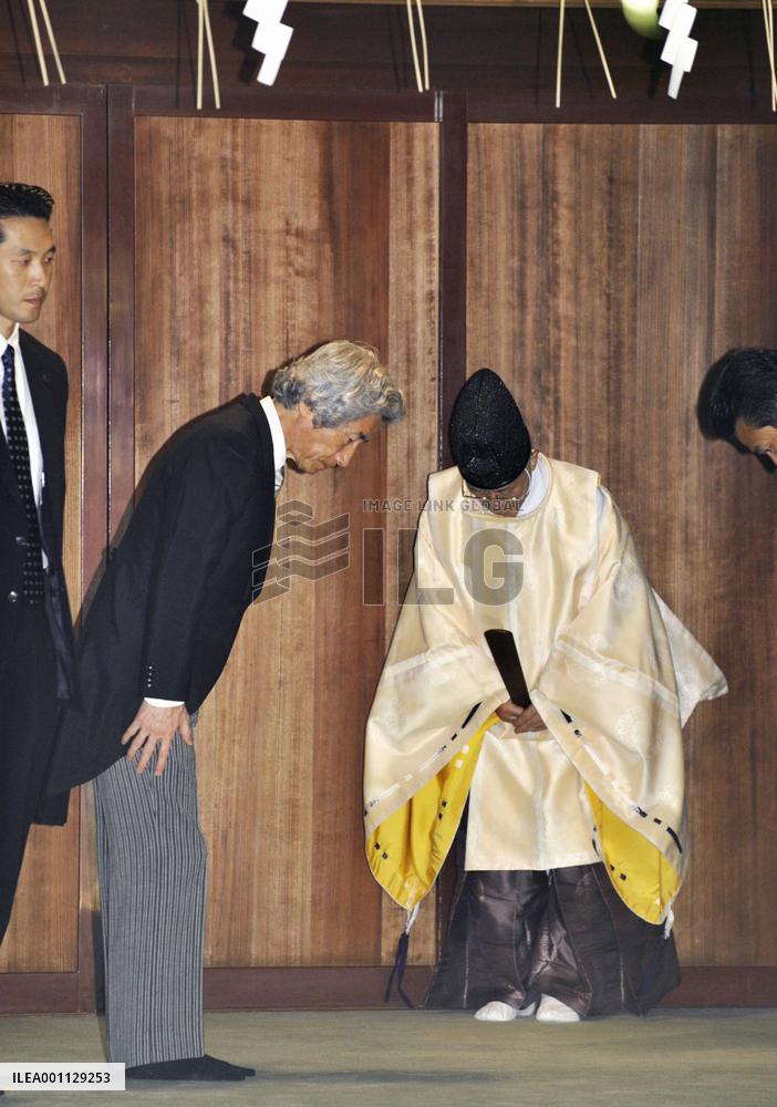 Former Prime Minister Koizumi visits Yasukuni Shrine