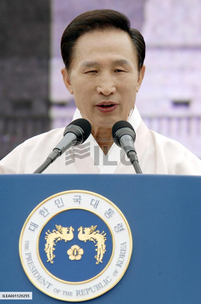 S. Korean leader urges Japan to 'look straight at history'