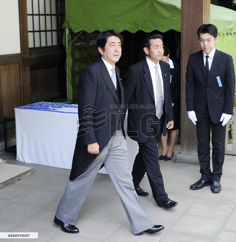 Former Prime Minister Abe visits Yasukuni Shrine