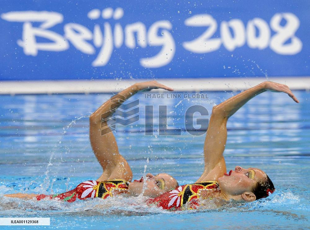 Russia leads after synchronized duet technical routine