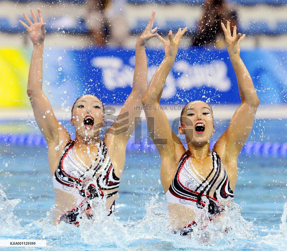 Japan's Harada and Suzuki advance to synchronized duet final