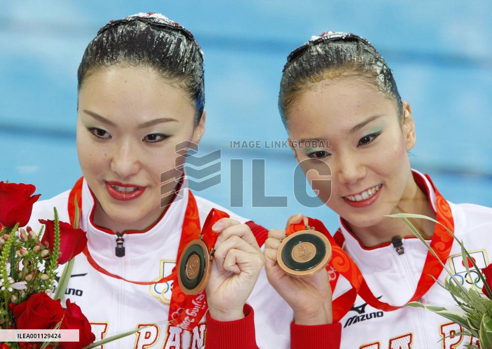 Japan's Suzuki and Harada win bronze in synchronized swimming