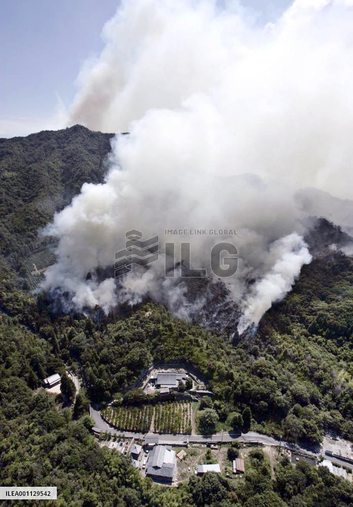 Bushfire burns 86 hectares of wooded land in Ehime Pref.