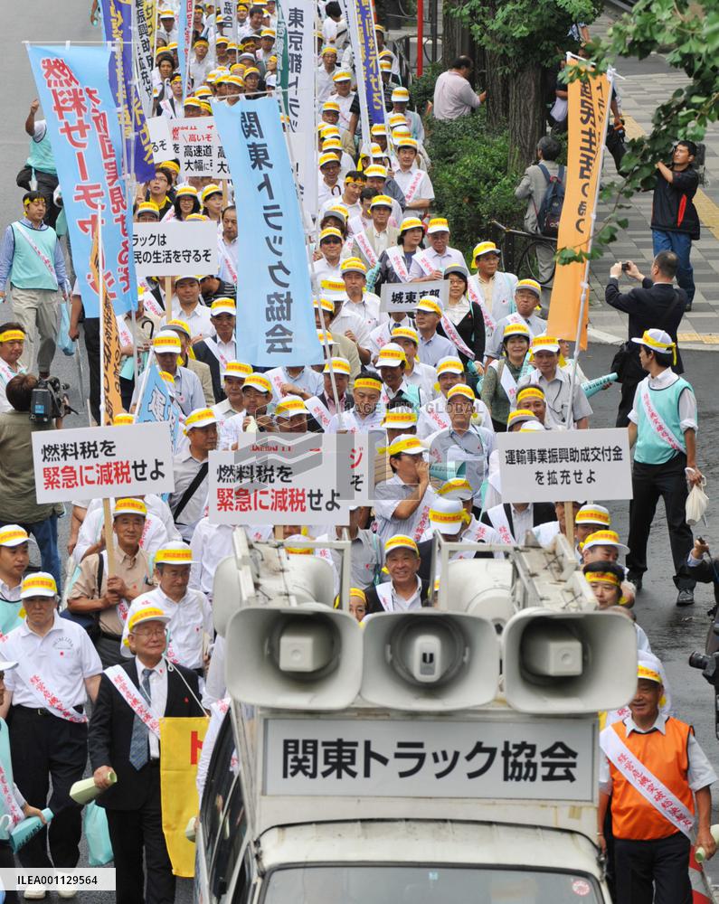 Truck operators demand gov't action on high fuel prices