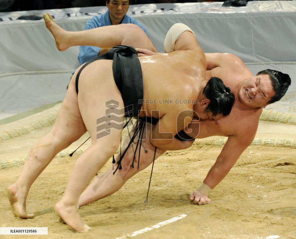 Asashoryu crowned overall champion on Mongolian tour