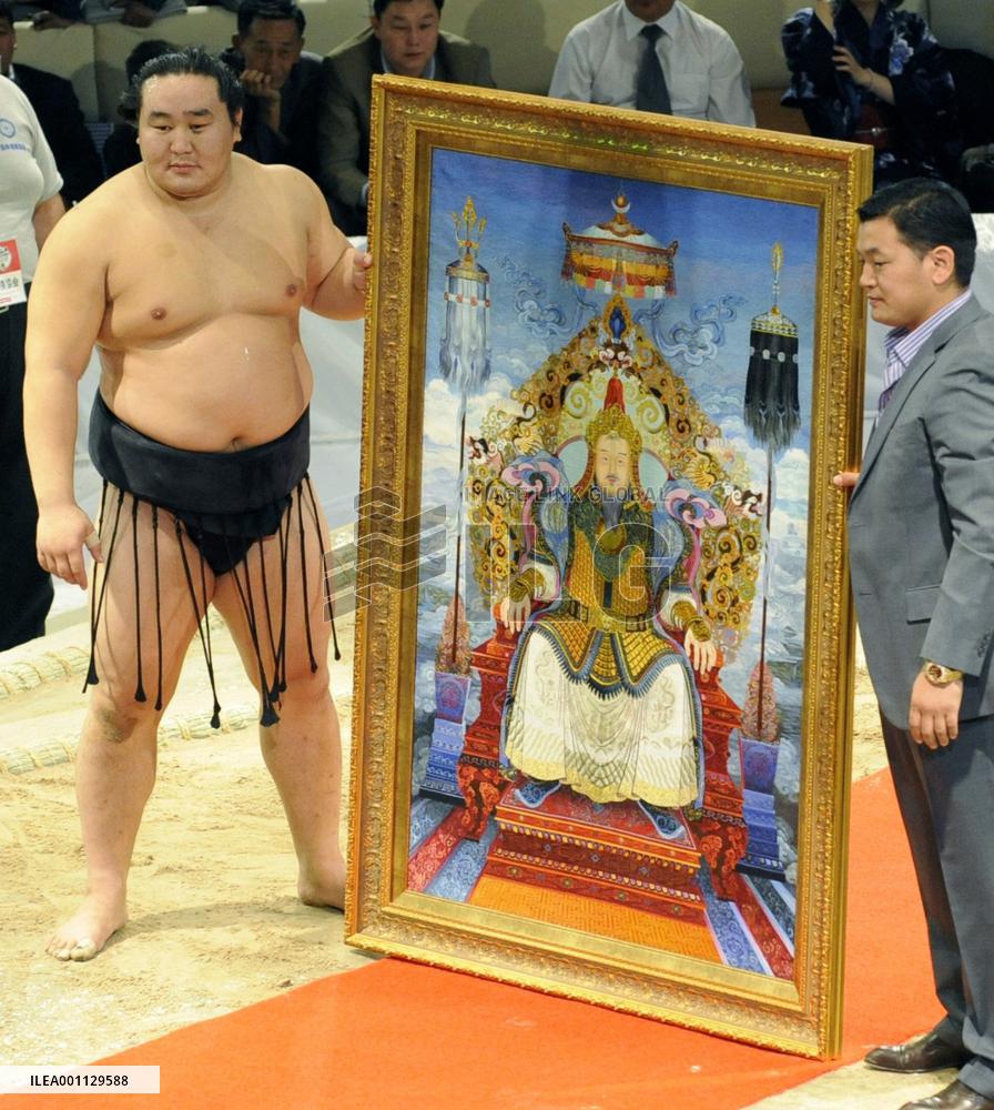 Asashoryu crowned overall champion in Mongolian tour