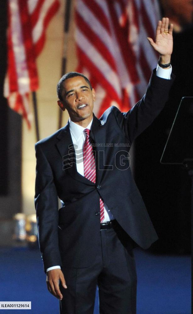 Obama vows to bring change, end Bush's 'failed policies'
