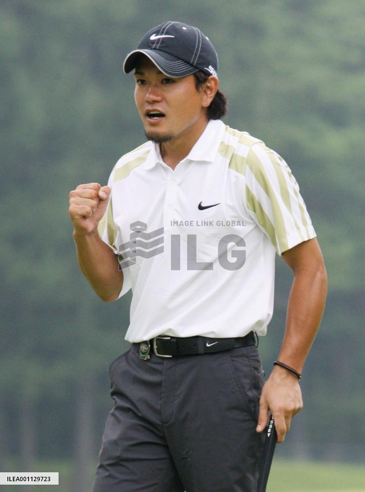Fujishima wins career 1st in playoff