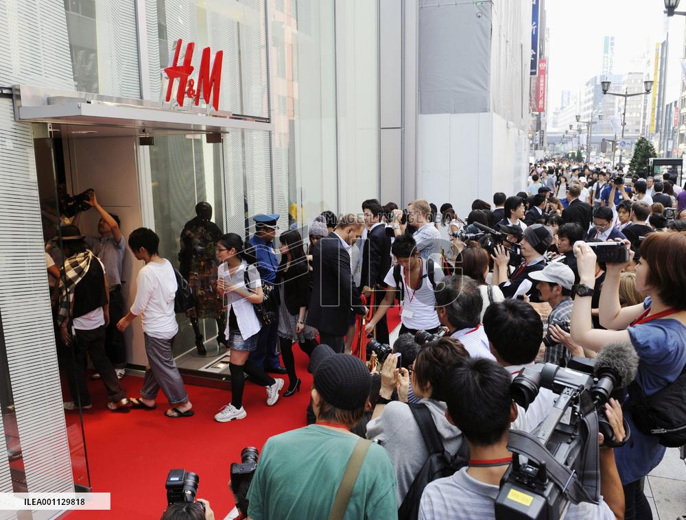 Sweden's clothing chain H&amp;M opens 1st shop in Japan