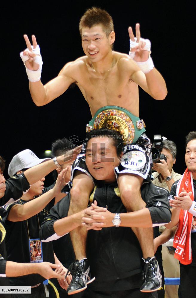 WBC champion Hasegawa defends title