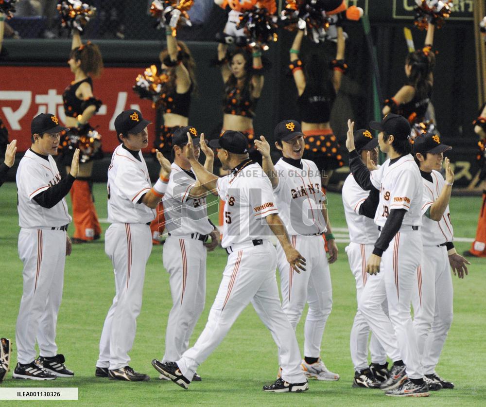 Ogasawara's 2 homers lift Yomiuri to 2-1 lead in CS 2nd stage