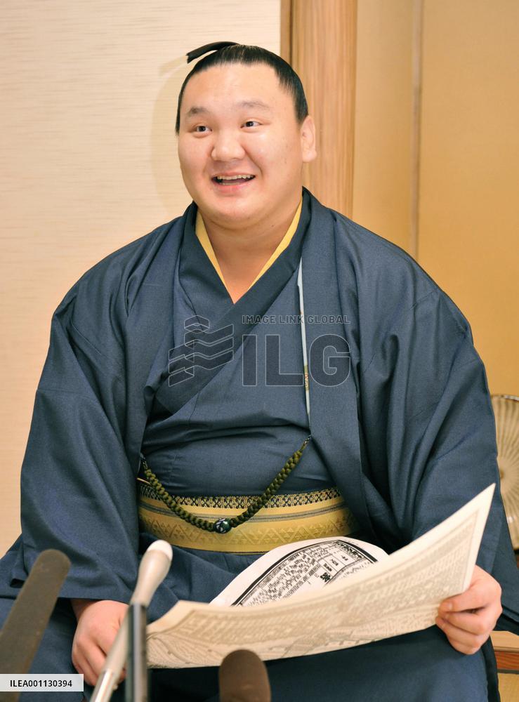 Hakuho sitting pretty on east side for Kyushu sumo