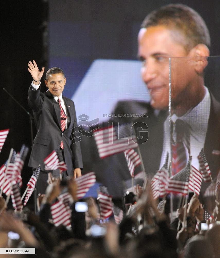 Obama scores historic victory in U.S. presidential election