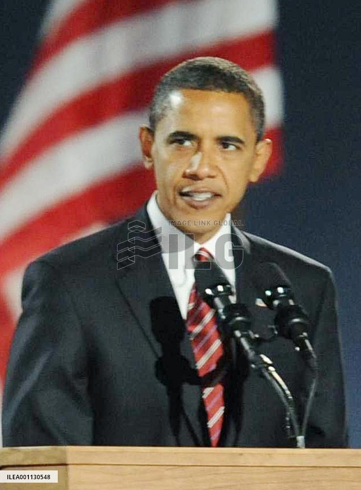 Obama scores historic victory in U.S. presidential election