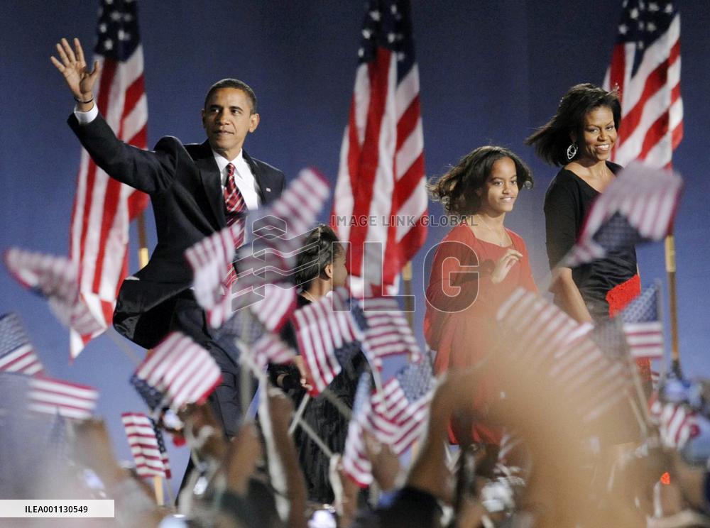 Obama scores historic victory in U.S. presidential election
