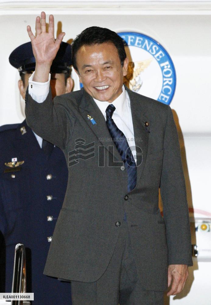 Aso heads for Washington to attend global financial summit