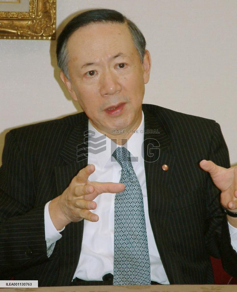 Takashimaya head sets sales goal to 2 tril. yen